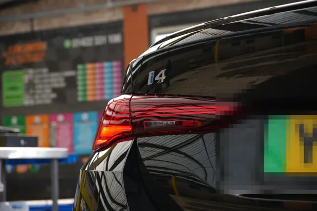 BMW i4, gleaming