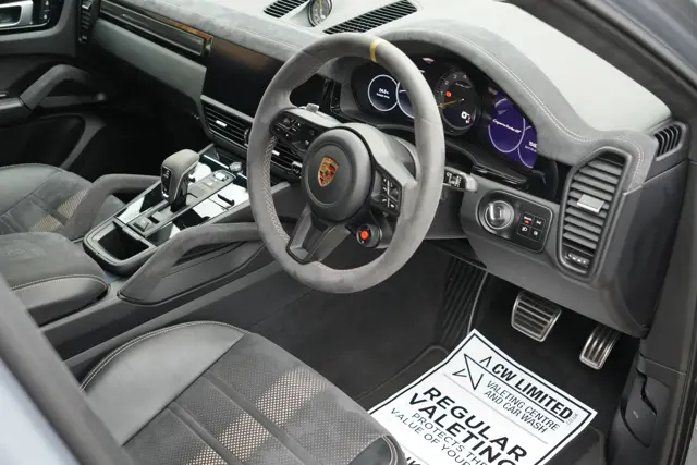 Porsche Cayenne Turbo GT - cabin detailed